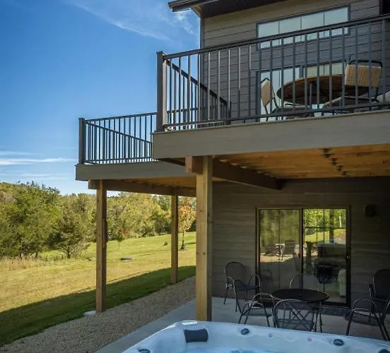 Summer In - Hot Tub, Fire Pit & Views *