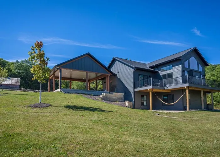 Summer In - Hot Tub, Fire Pit & Views *